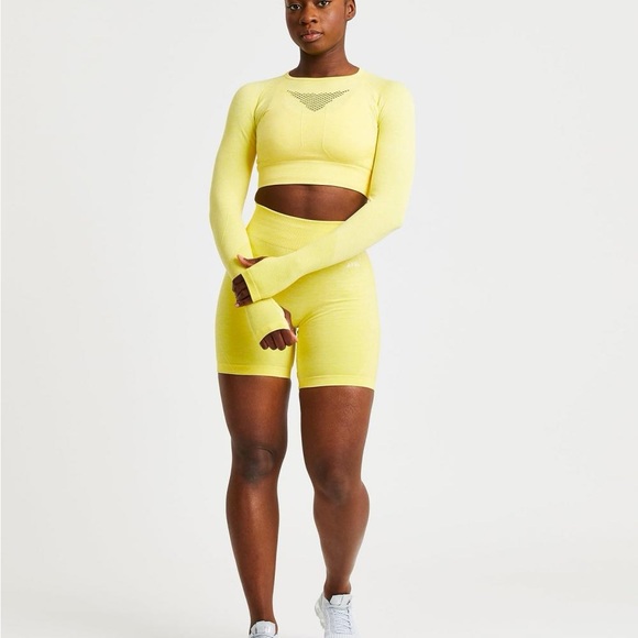 AYBL seamless long sleeve crop top yellow size medium with cut outs - Picture 5 of 7